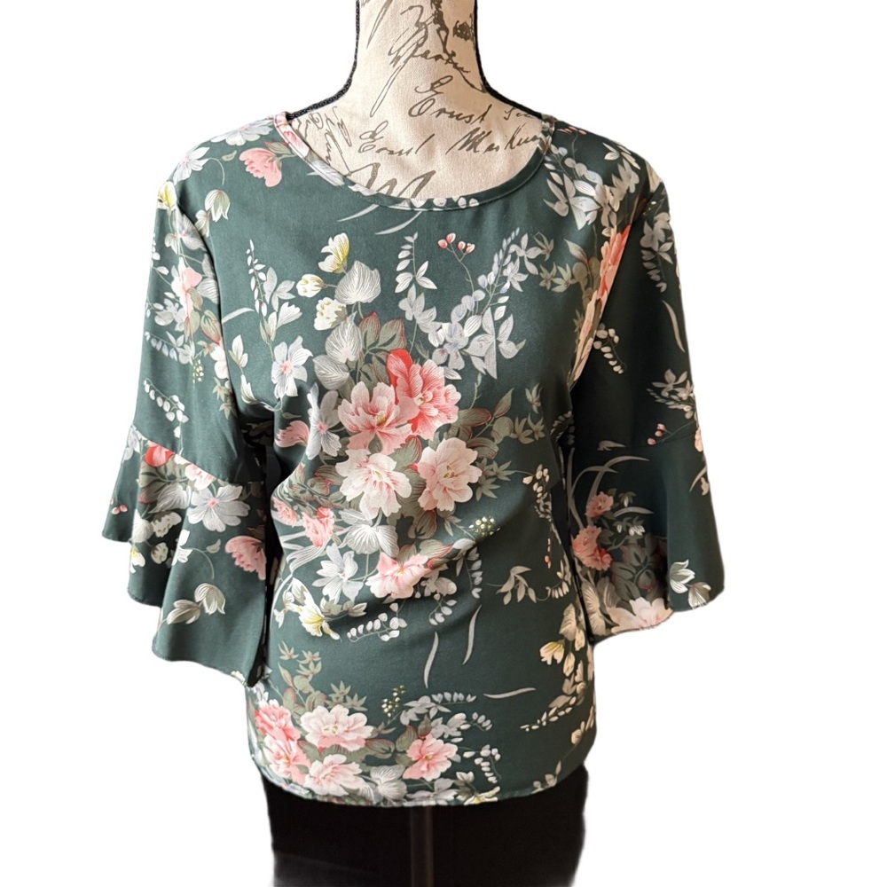 🌸 SHEIN Green Floral Ruffle-Sleeve Blouse | Size M (US 6) - Picture 2 of 8